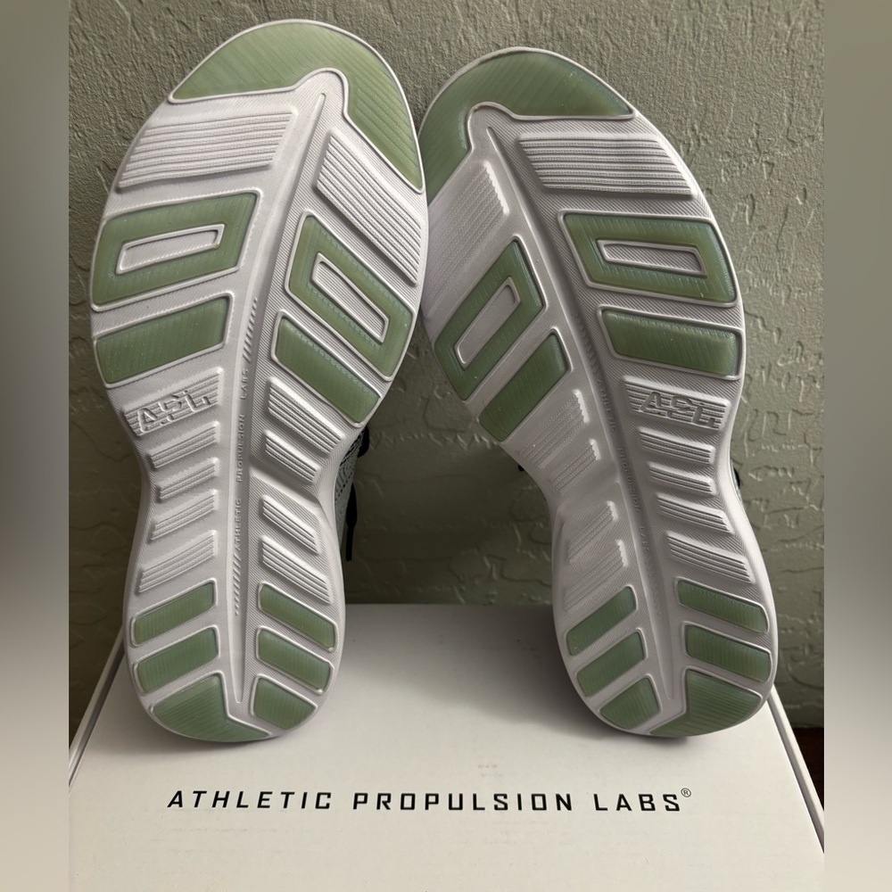 APL Men's Techloom Pro Black and White Athletic Shoes - Picture 6 of 8